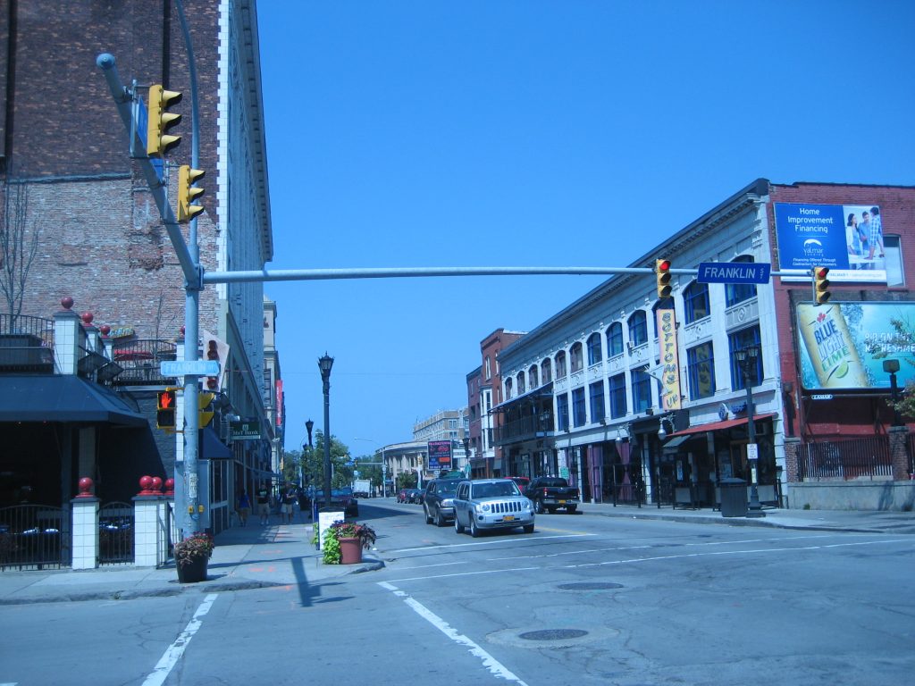 Asa arata Strada Chippewa in 2012 (strada Franklin se intersecteaza cu Chippewa)