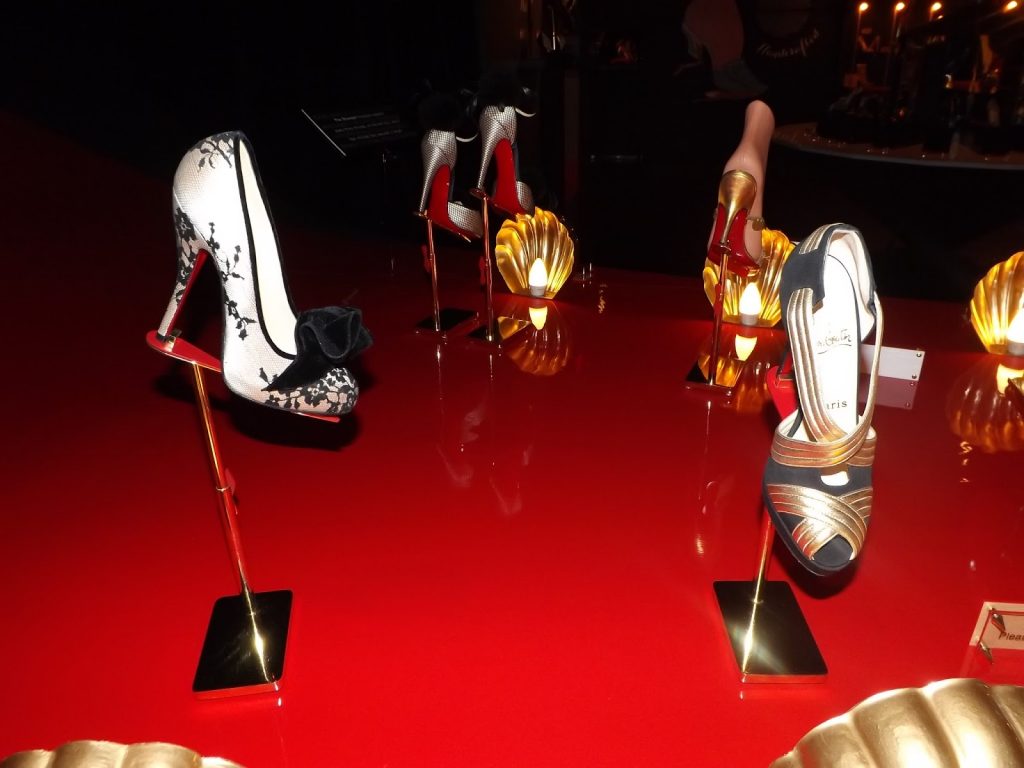 Pantofi Christian Louboutin expusi in cadrul unei expositii la Toronto in 2013. Photo credit: Victoria West