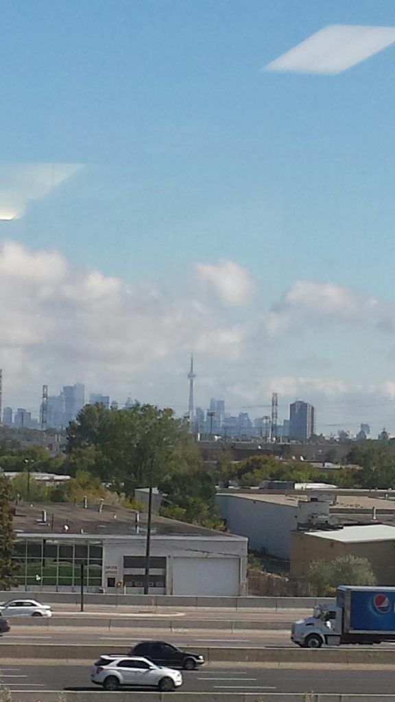 Vedere din vestul Toronto-ului, strada The West Mall. Poza facuta din biroul meu la job.
